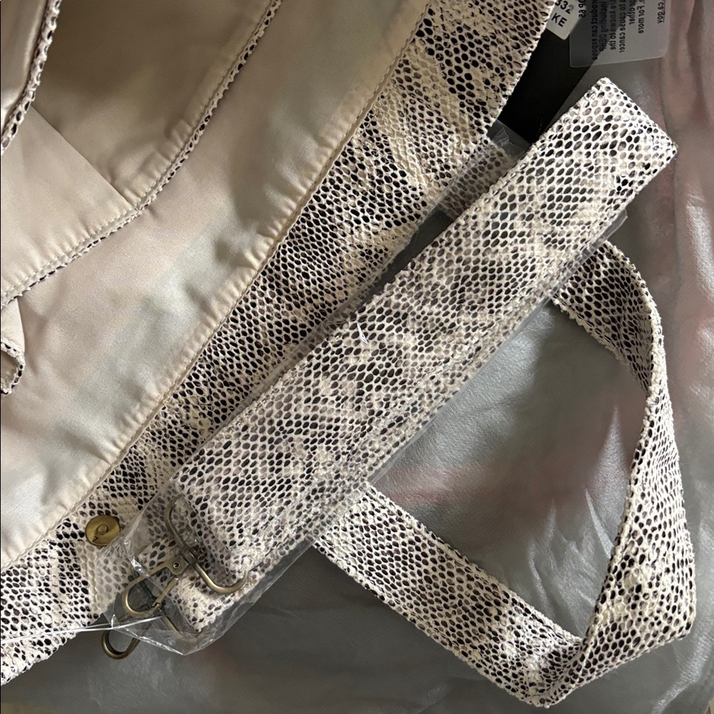 Snake print tote - Picture 3 of 8
